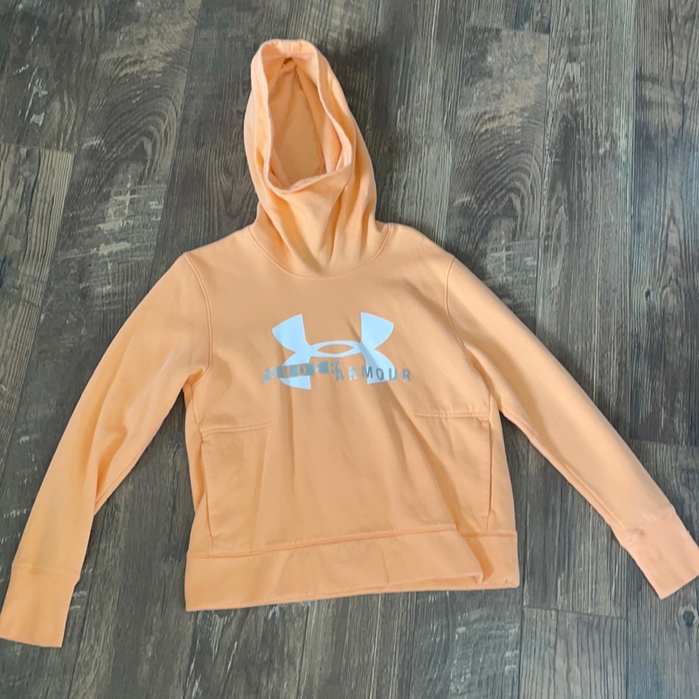 Women’s under armor sweatshirt size med